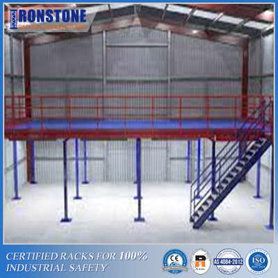 Sistem rak mezzanine menggandakan atau melipatgandakan area gudang yang tersedia